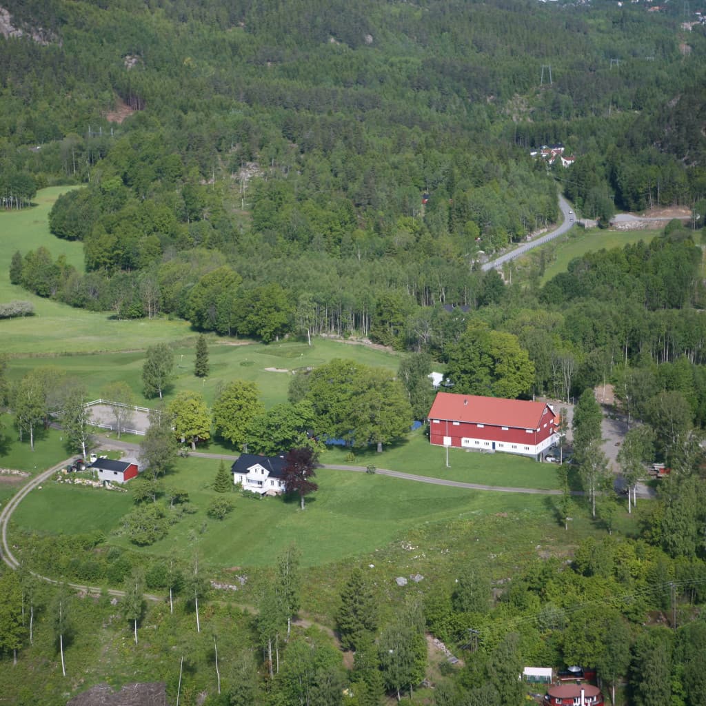 Hele gjestegården med uteområder - Grønsand Gjestegård bilde 1