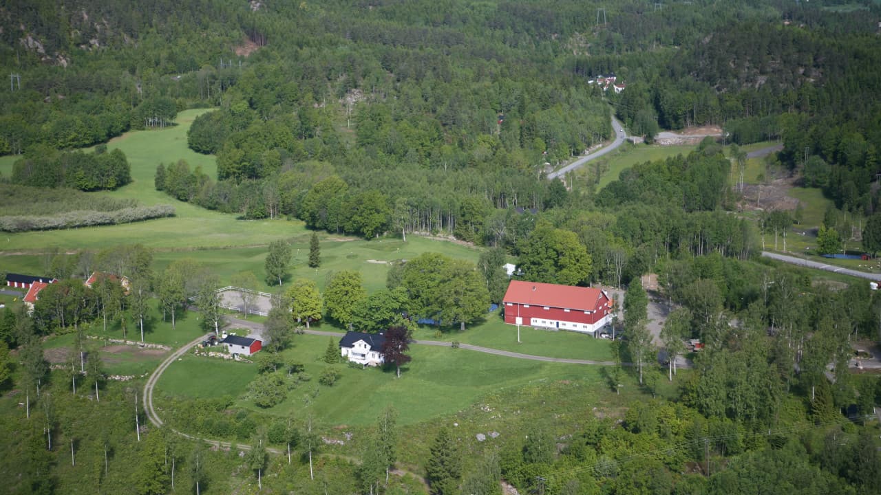Hele gjestegården med uteområder - Grønsand Gjestegård bilde 3