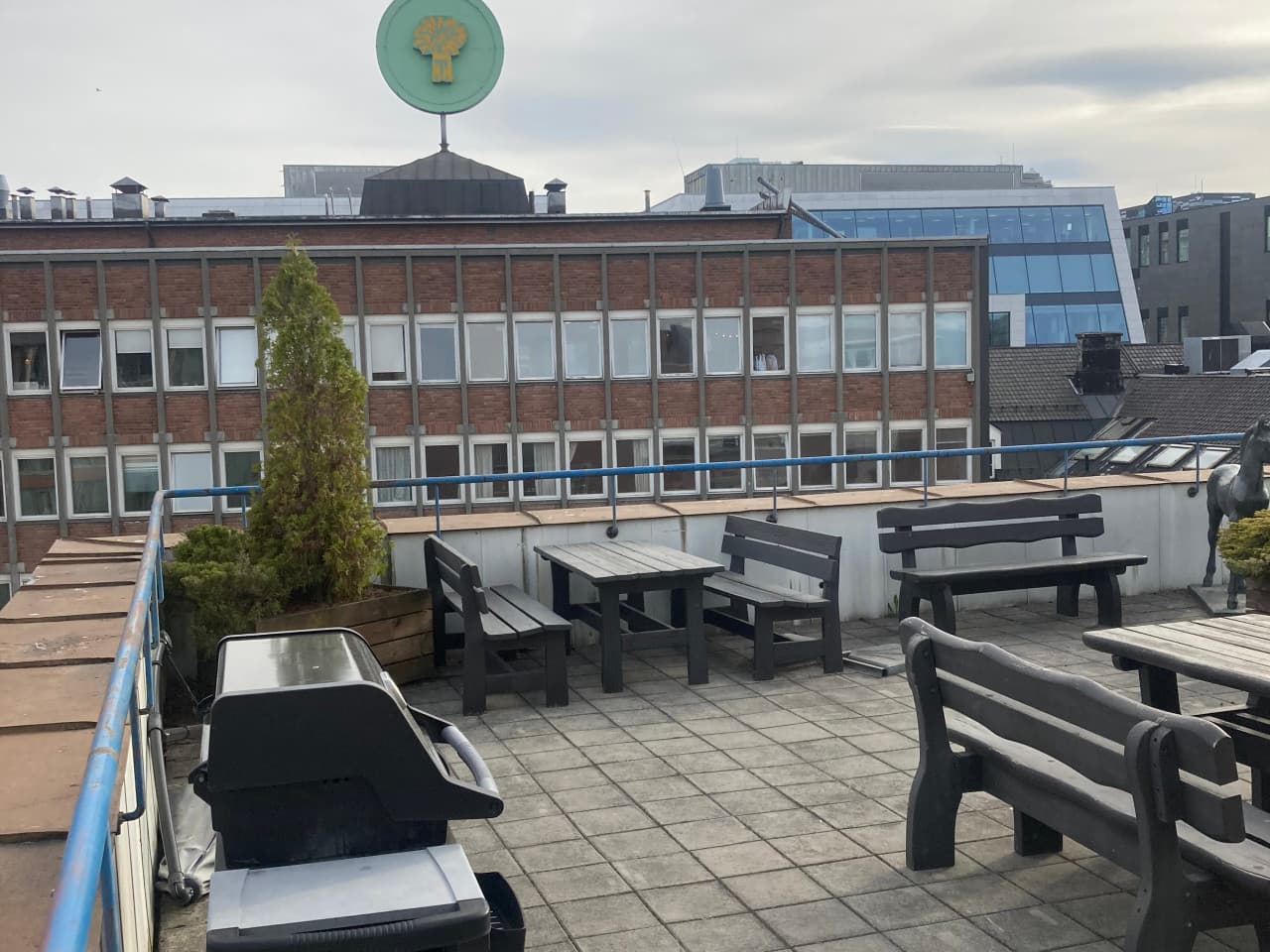 Restauranten med takterrasse - Akademiet Norsk Restaurantskole bilde 2